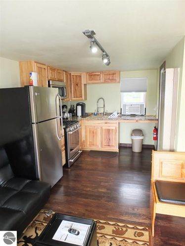 16086 Us Hwy 2, Cooks, MI 49817